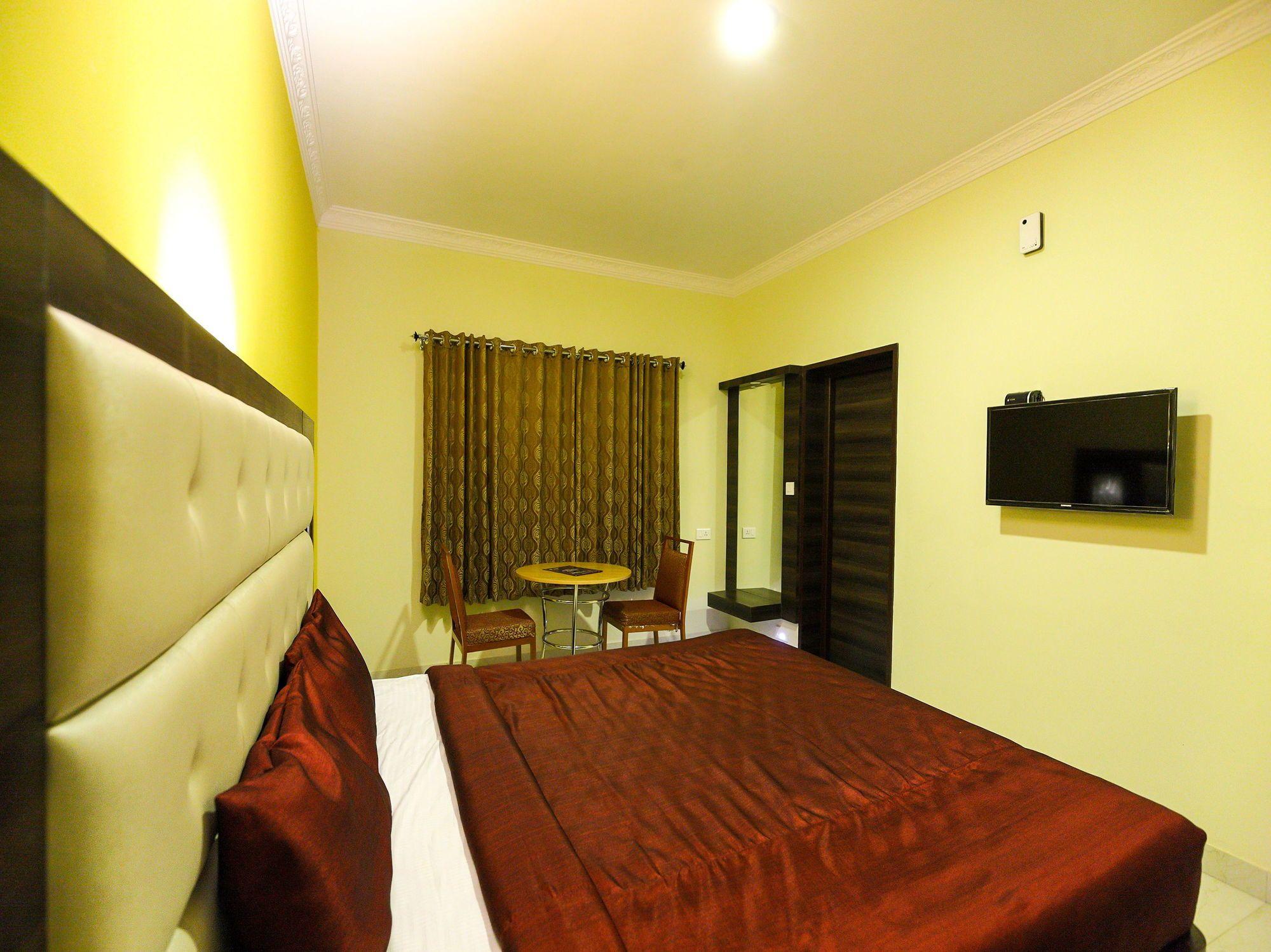 Oyo 7987 Hotel Carnation Ooty Exteriör bild
